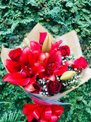Lírio Vermelho e Rosas Vermelhas