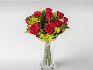 Arranjo de 10 Rosas Vermelhas em Vaso