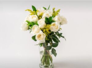 Arranjo de 15 Rosas Brancas em Vaso