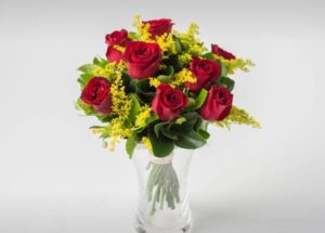 Arranjo de 8 Rosas Vermelhas em Vaso