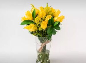 Arranjo de 17 Rosas Amarelas em Vaso