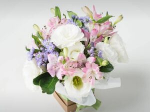 Arranjo de Flores do Campo em Tons Suaves