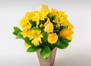 Arranjo de Margaridas e Rosas Amarelas