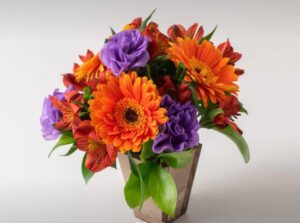 Arranjo de Flores do Campo Coloridas em Cores Vivas