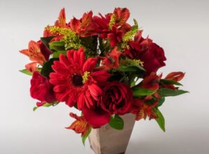 Arranjo de Flores Mistas Vermelhas
