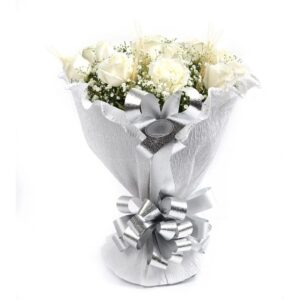 Buquê de 12 Rosas Brancas